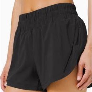 Lululemon hotty hot short black size 6